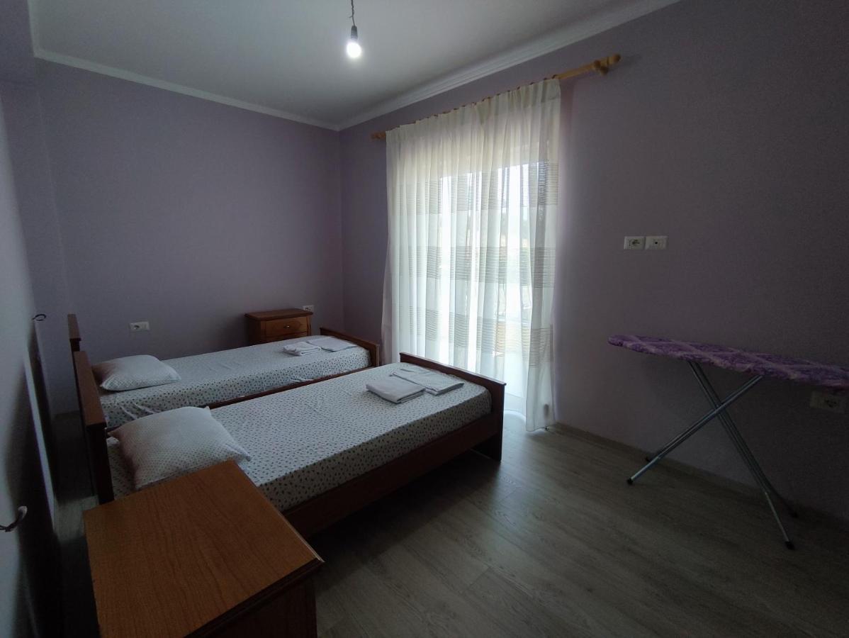 Cheerful 2 Bedroom Villa With Free Parking. Gjirokastër Exteriör bild