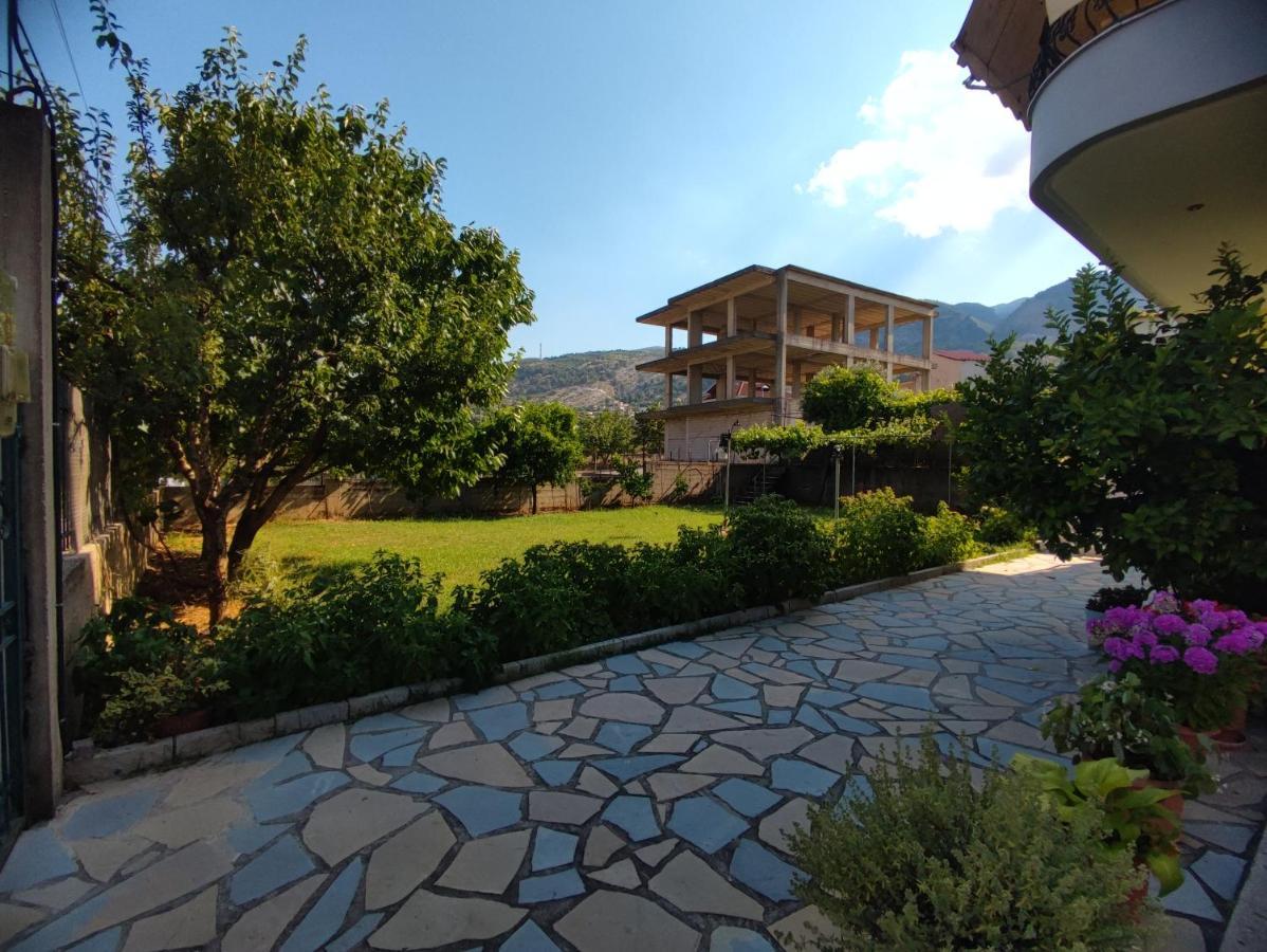 Cheerful 2 Bedroom Villa With Free Parking. Gjirokastër Exteriör bild